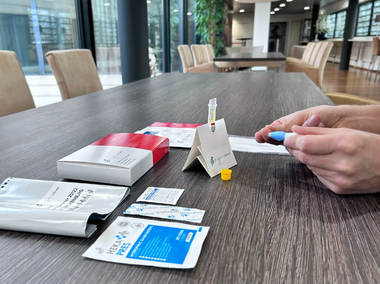 De afname van je vegetariër profiel bloedtest is eenvoudig middels een vingerprik De afname van je vegetariër profiel bloedtest is eenvoudig middels een vingerprik