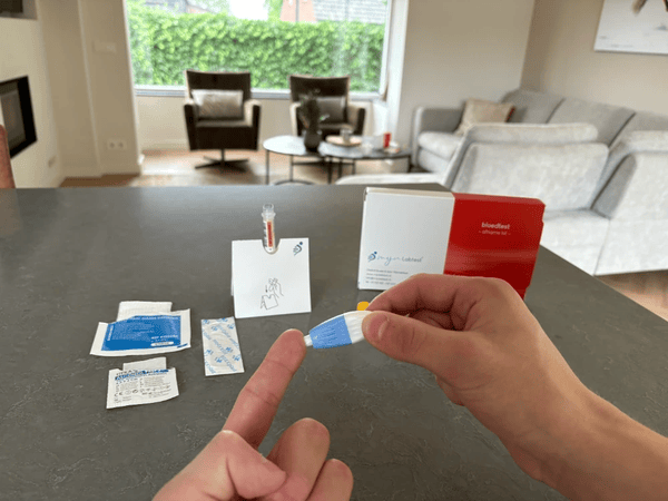Esegui il test ormonale a casa con un prelievo dal dito